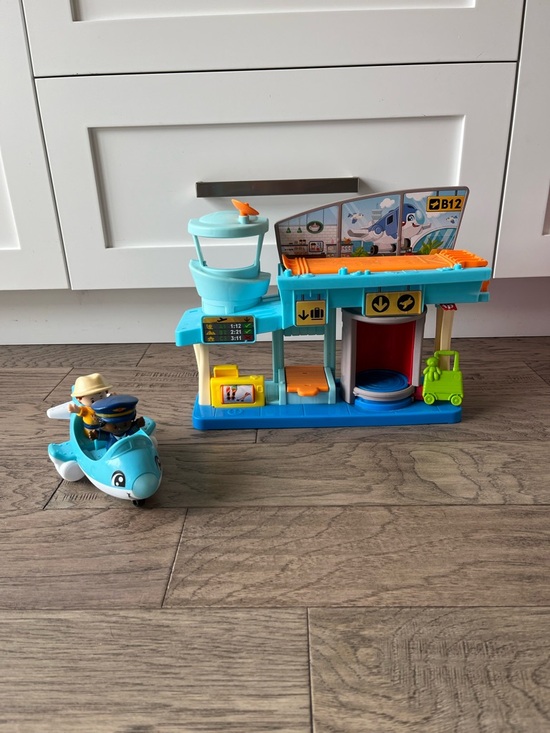 Fisher-Price Other - 💘Fisher Price Airport Playset